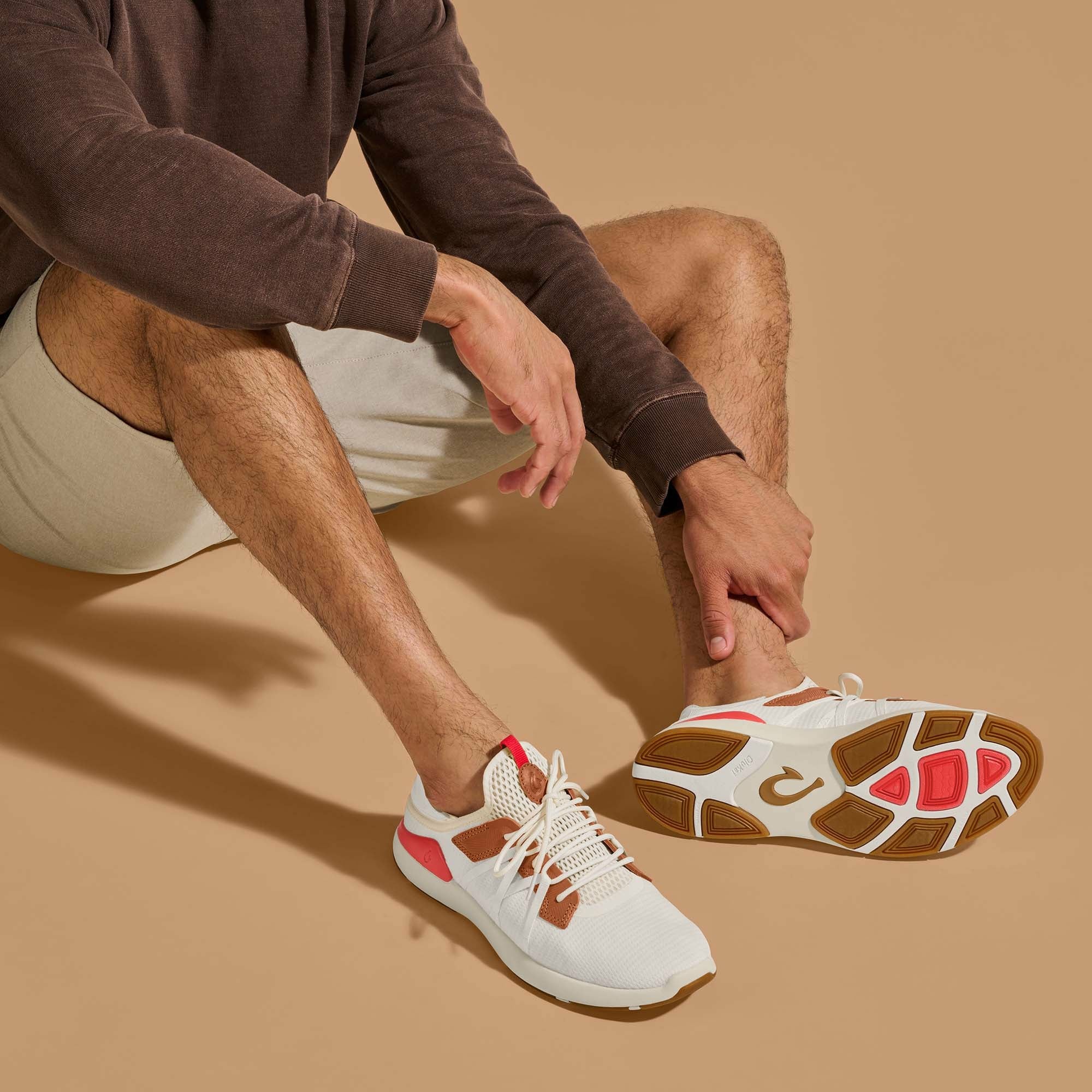Mio Lī Men's Athletic Shoes - Bright White / Red Lava