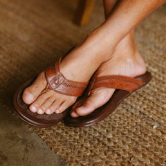 Hiapo - Rum / Dark Wood Leather Beach Sandals